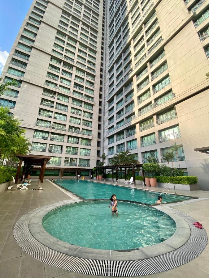 Ortigas 2 Bedroom Corner Unit With 2 Queen Across Shangrila Manila Exterior photo