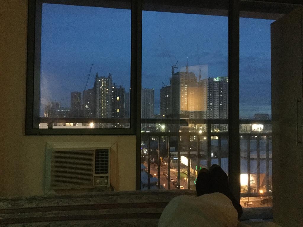 Ortigas 2 Bedroom Corner Unit With 2 Queen Across Shangrila Manila Exterior photo